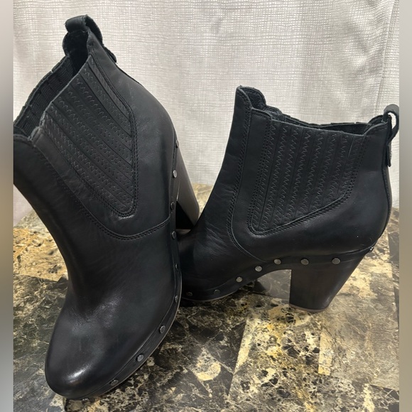 UGG Shoes - UGG Carberry Black Leather Studded Platform Heel Chunky Boots US11/EUR42 EUC